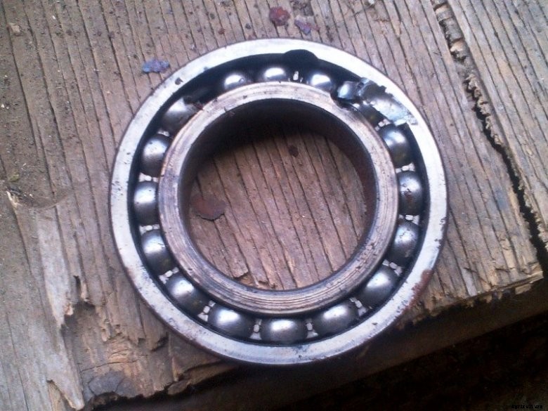 Engine bearing failure